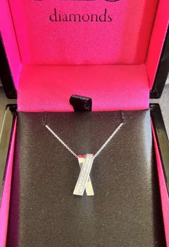 https://www.vipluxury.sk/ALO DIAMONDS prívesok biele zlato, diamanty a retiazka značky Klenota