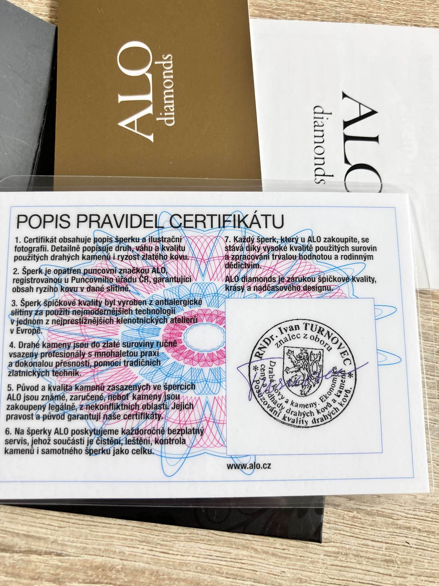 ALO DIAMONDS prívesok biele zlato, diamanty a retiazka značky Klenota