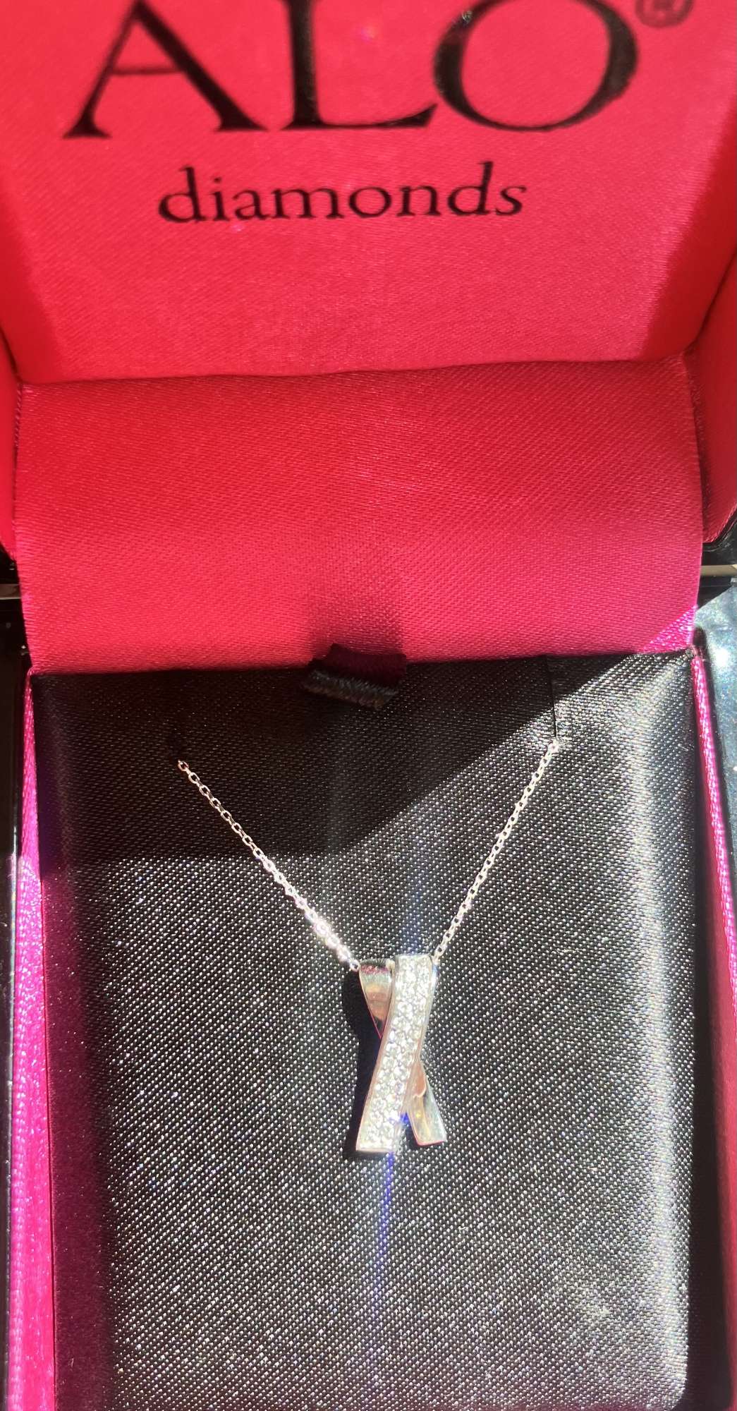ALO DIAMONDS prívesok biele zlato, diamanty a retiazka značky Klenota
