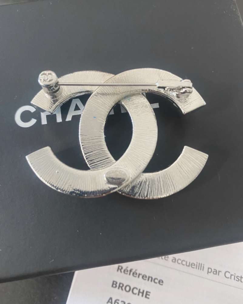 Chanel brošňa