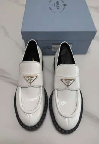 https://www.vipluxury.sk/Prada mokasiny