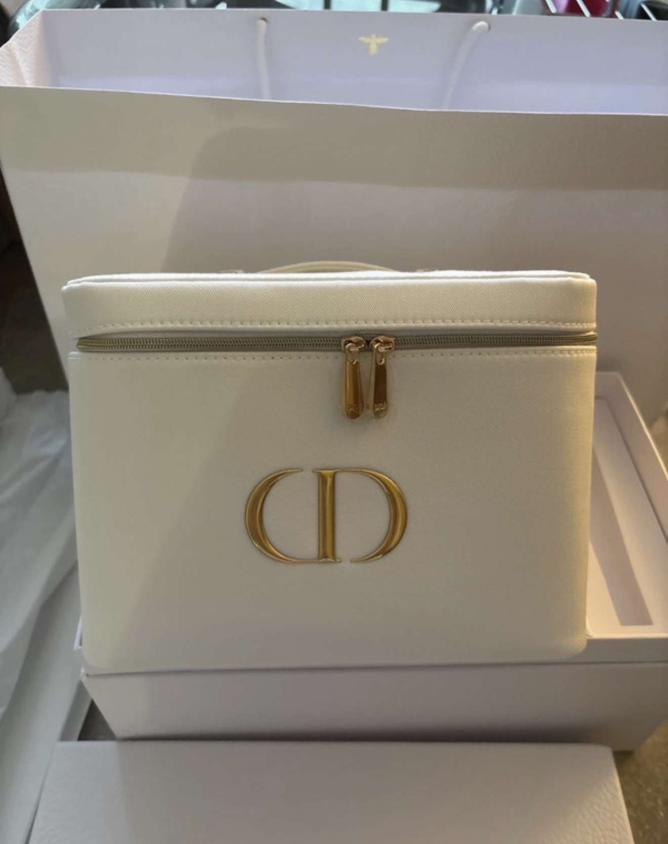 Dior kozmetický kufrik
