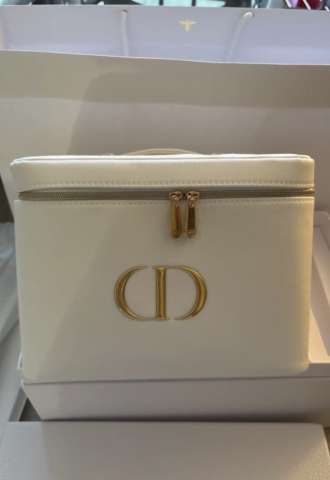 https://www.vipluxury.sk/Dior kozmetický kufrik