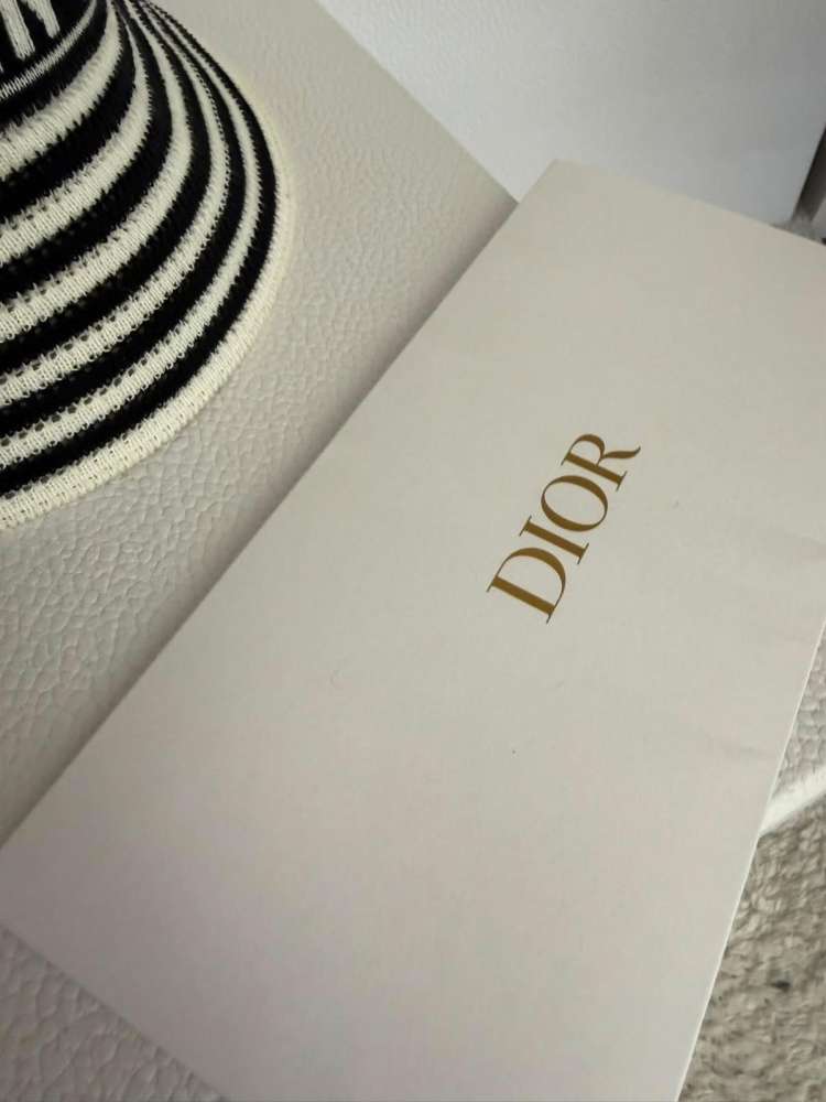 Dior klobúk