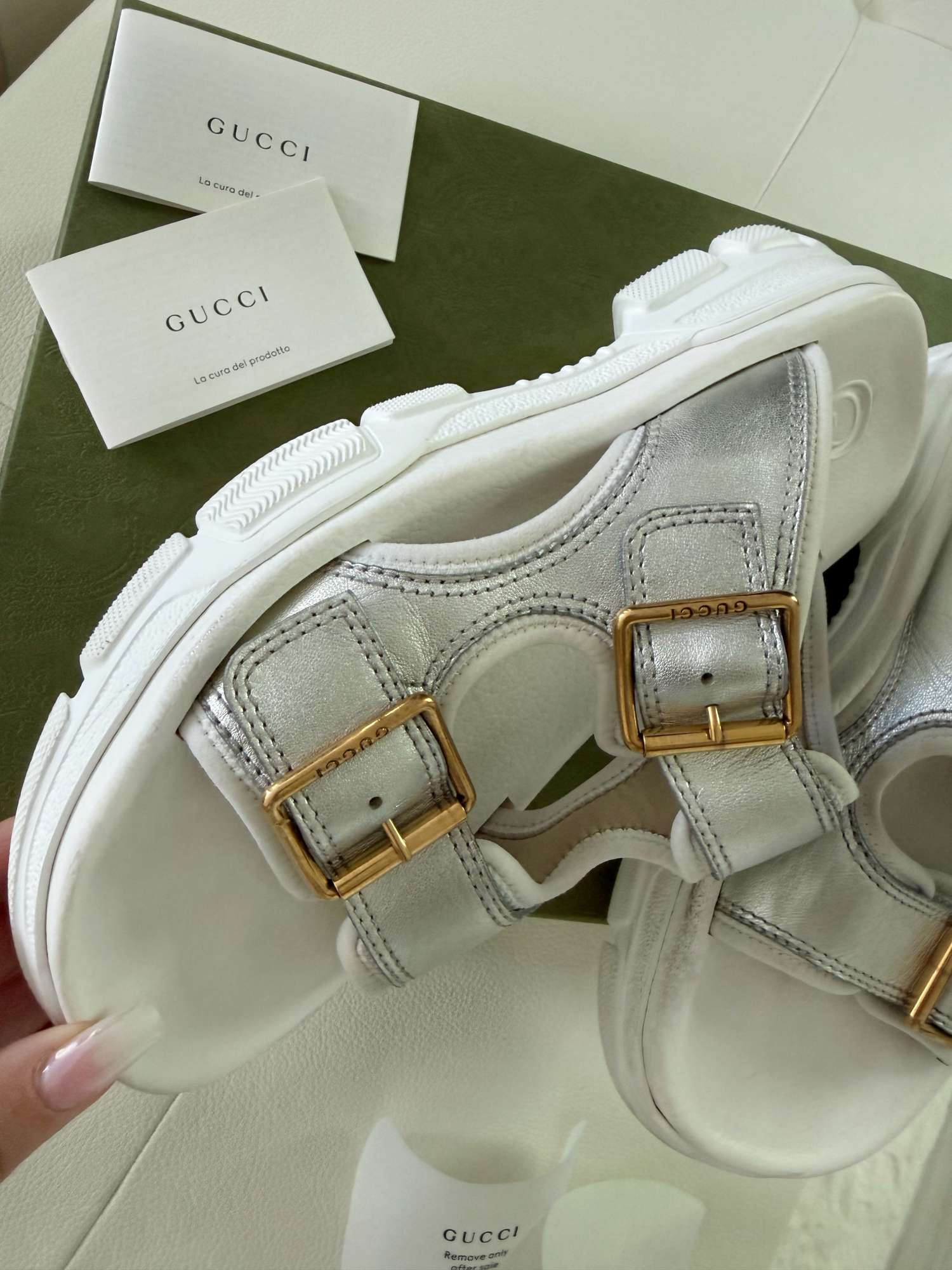Kožené sandále Gucci Aguru