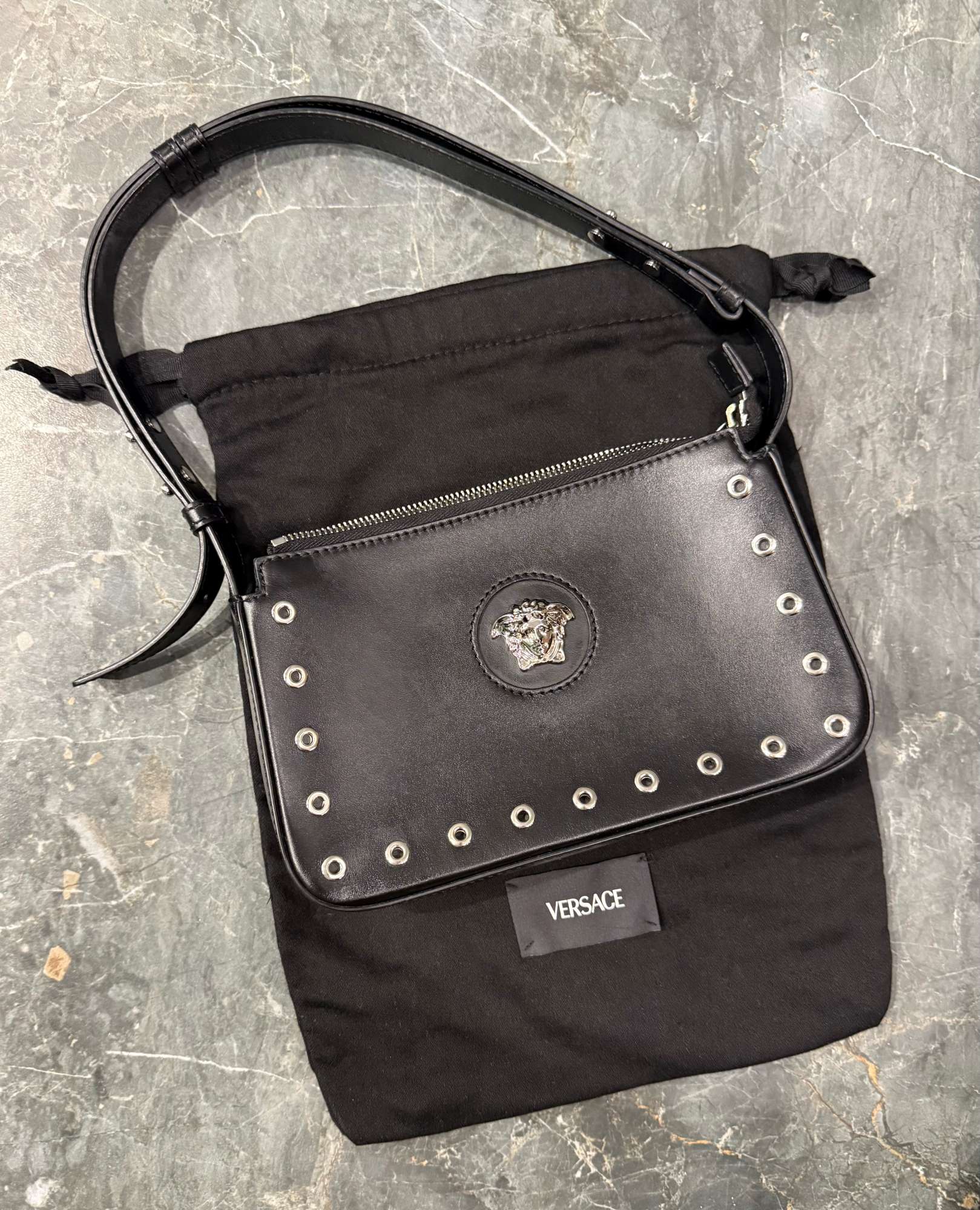 Versace kožená crossbody kabelka