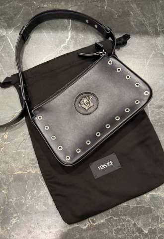 https://www.vipluxury.sk/Versace kožená crossbody kabelka