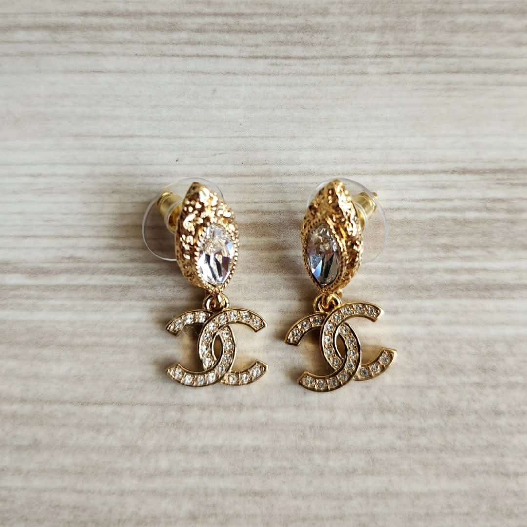 Nausnice Chanel