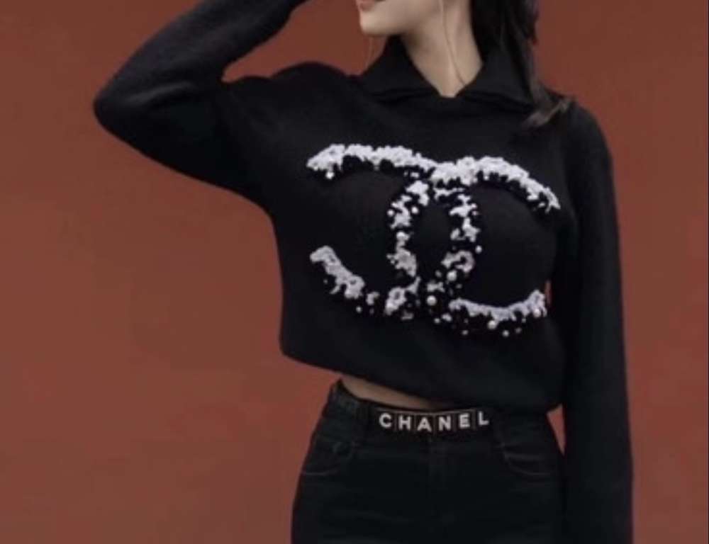 Chanel sveter