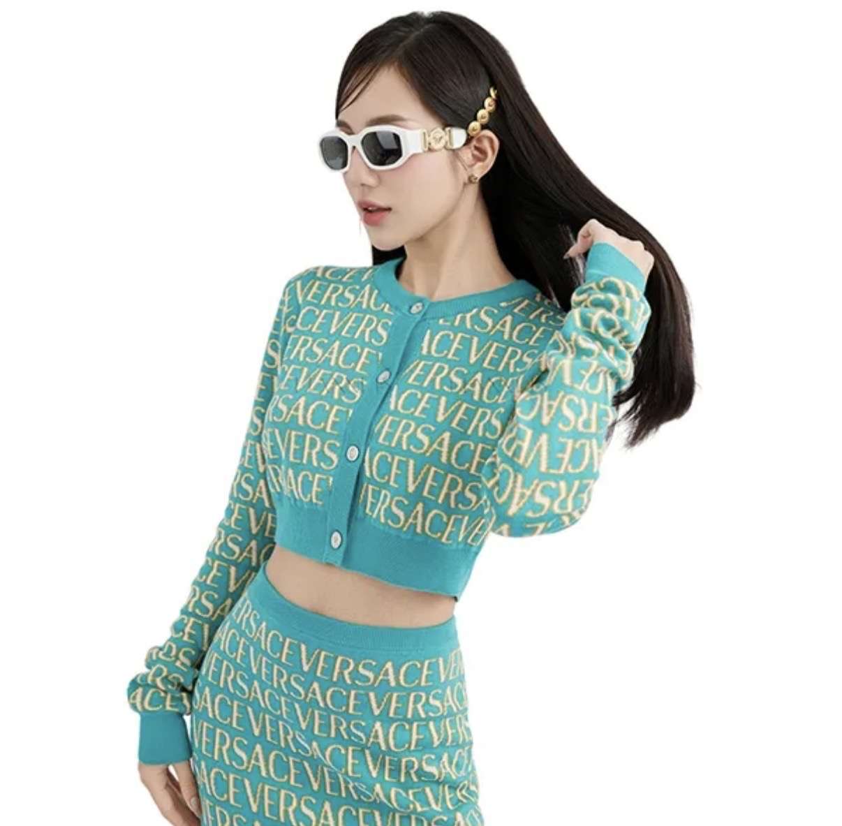 Kardigan od Versace a Dua Lipy