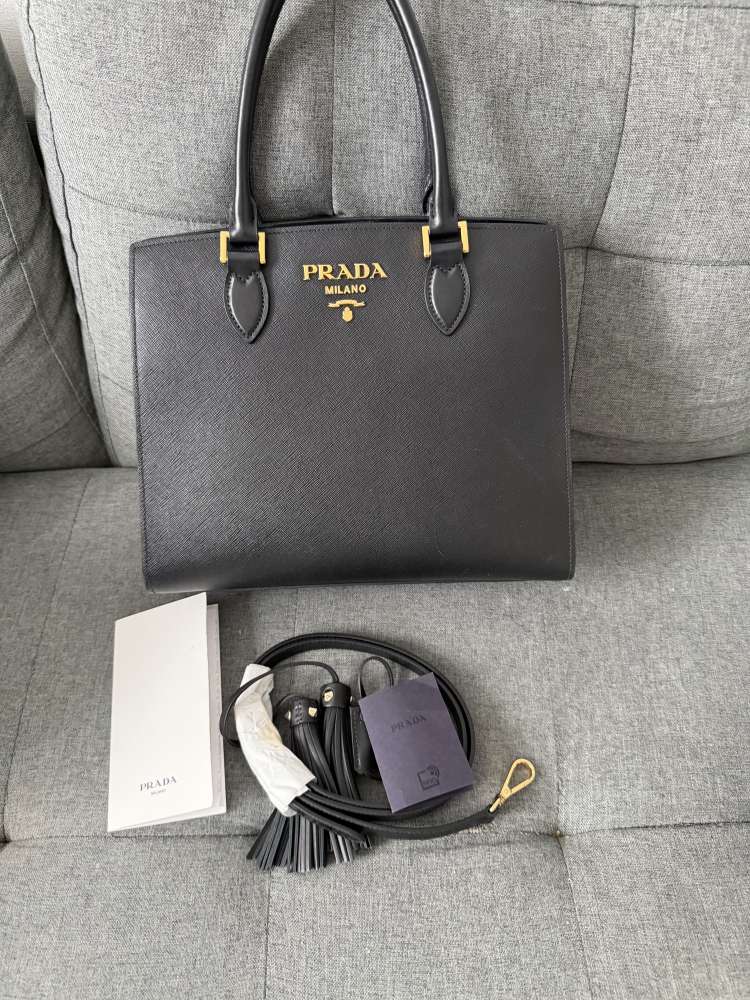 Prada kabelka