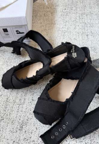 https://www.vipluxury.sk/Dior balenrinky songe