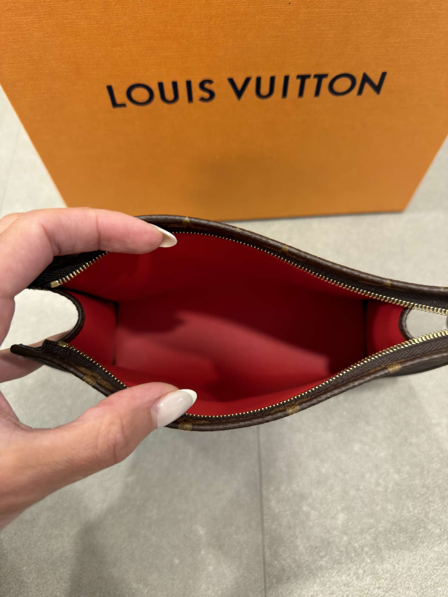 Louis vuitton pochette toilette monogram