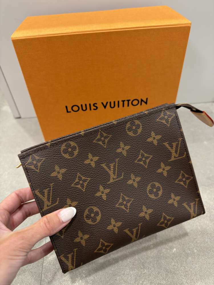 Louis vuitton pochette toilette monogram