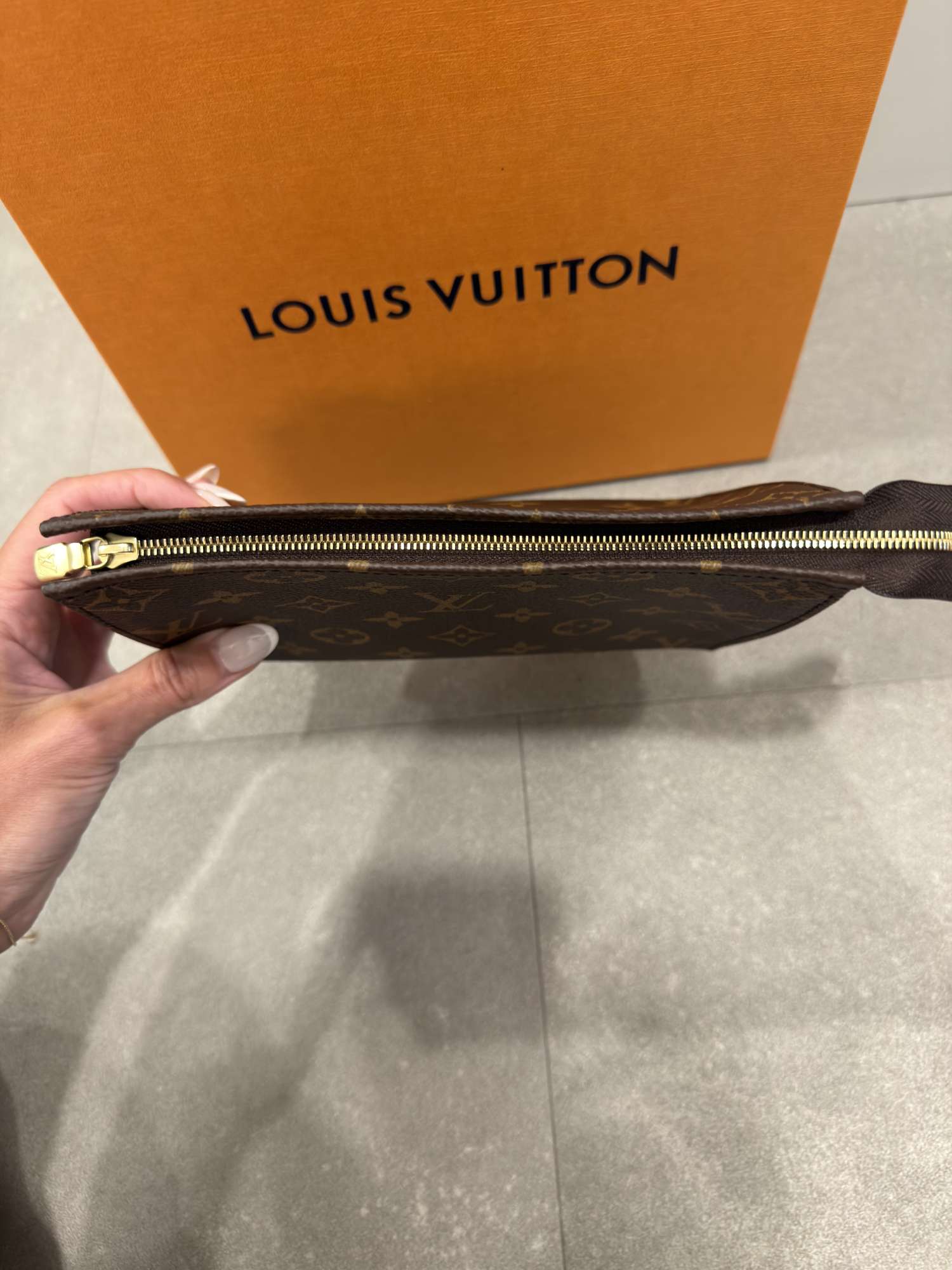 Louis vuitton pochette toilette monogram