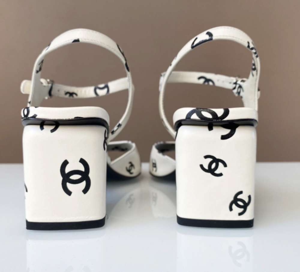 Chanel sandalky