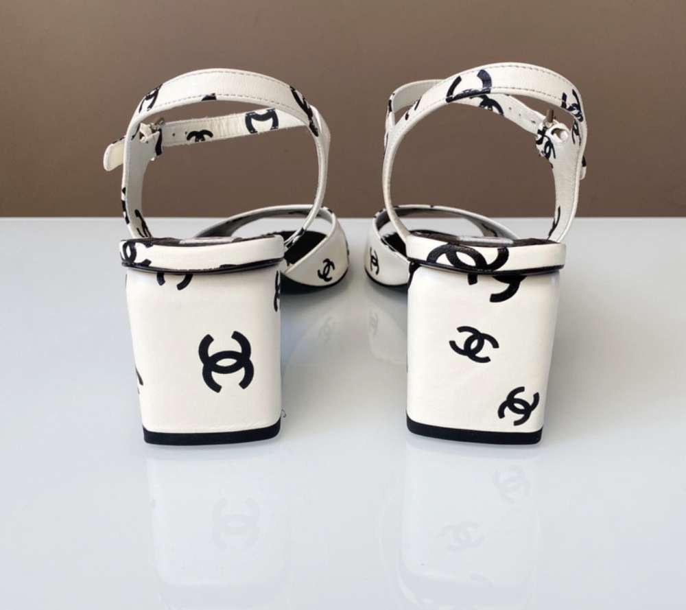 Chanel sandalky