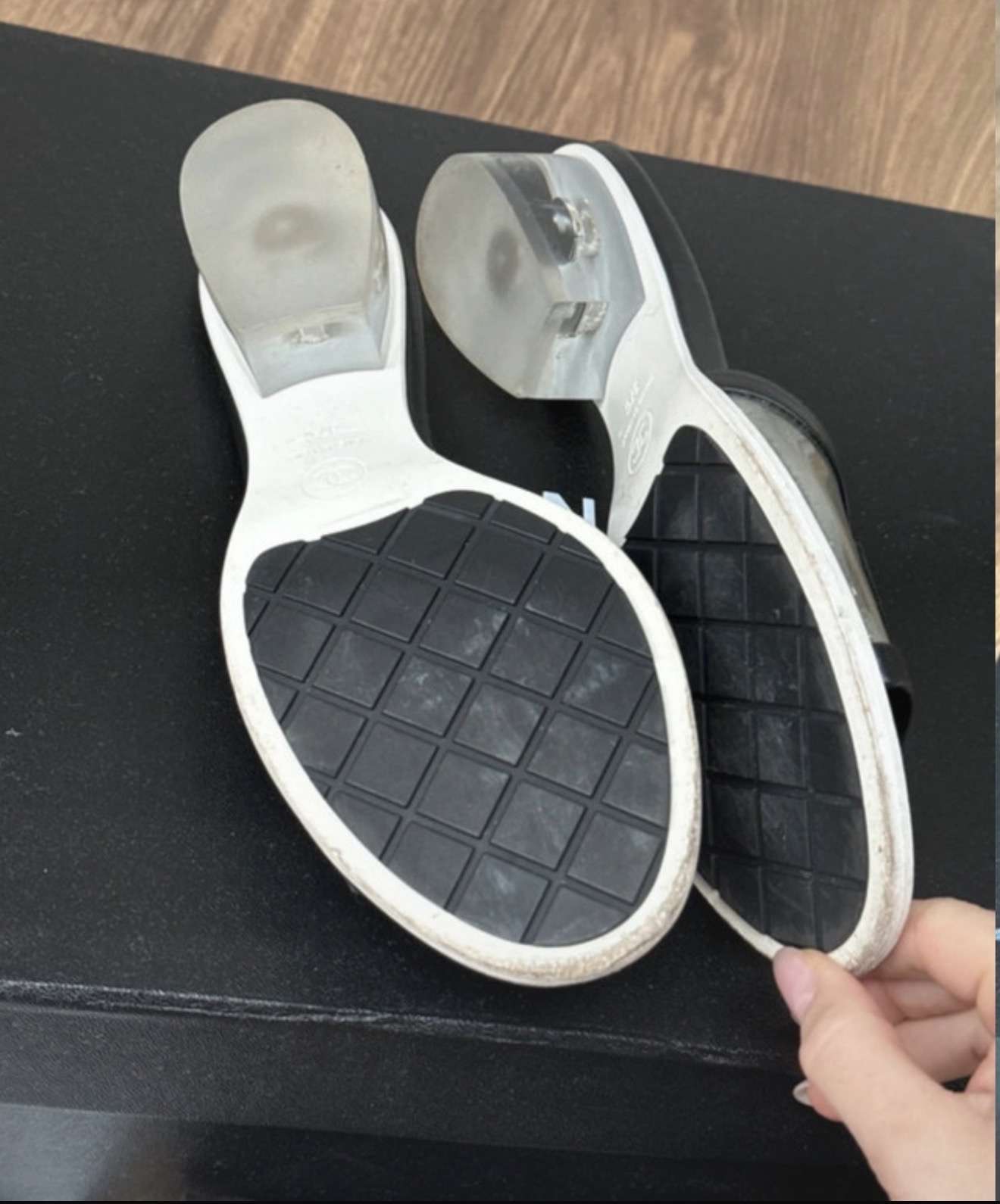 Chanel sandalky
