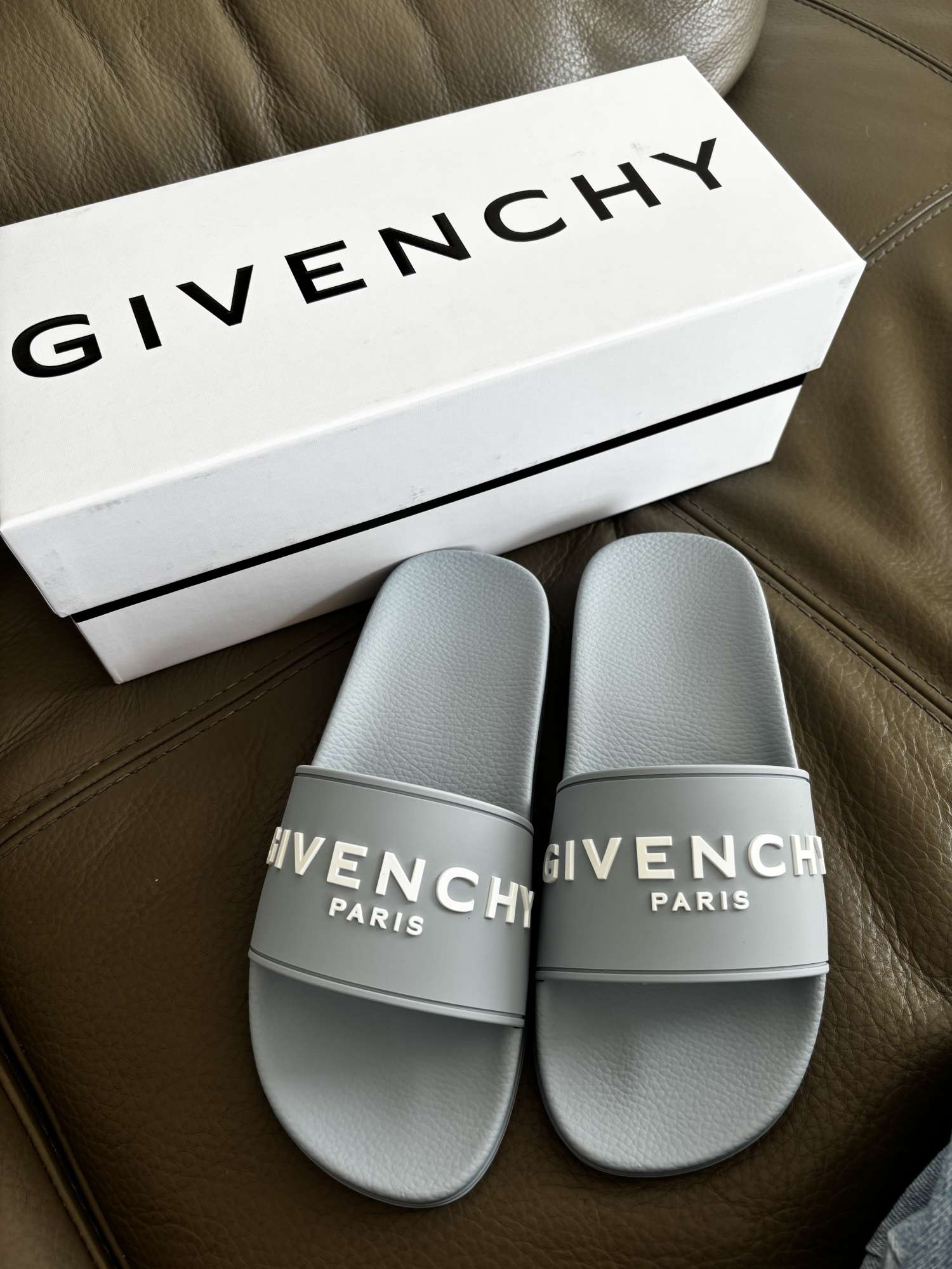 Šľapky Givenchy