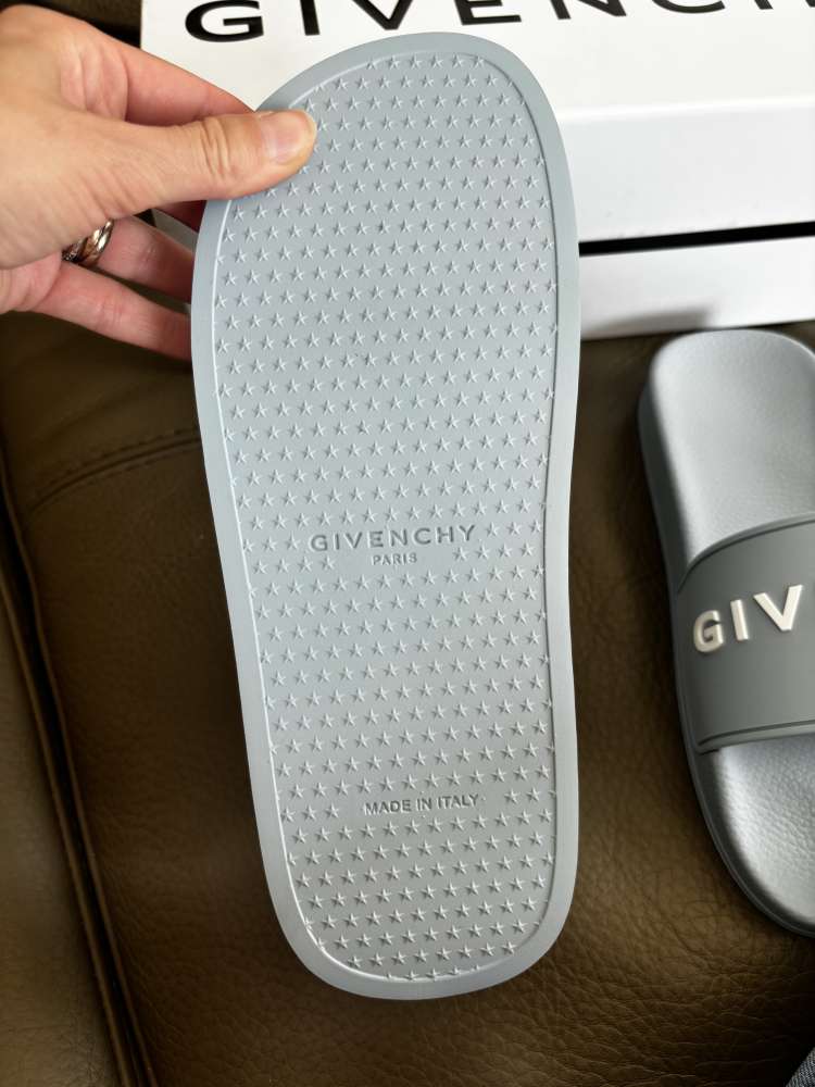 Šľapky Givenchy