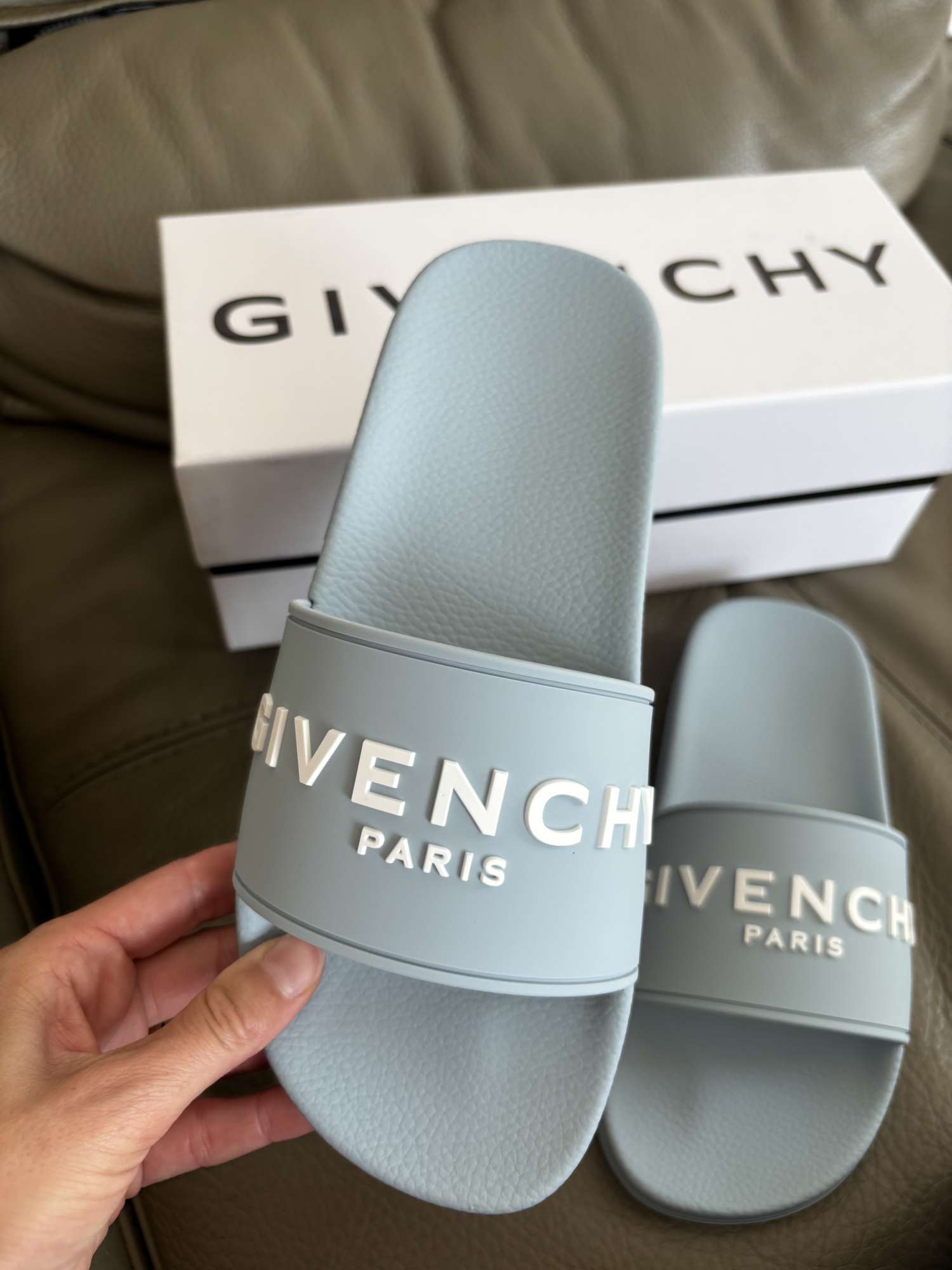 Šľapky Givenchy