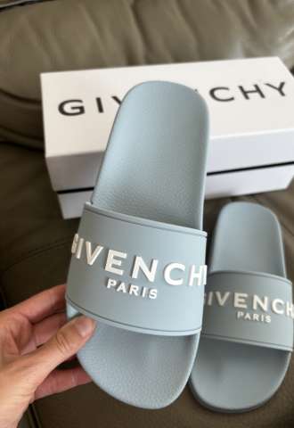 https://www.vipluxury.sk/Šľapky Givenchy