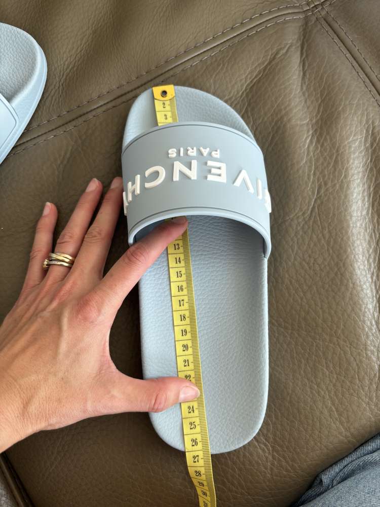 Šľapky Givenchy