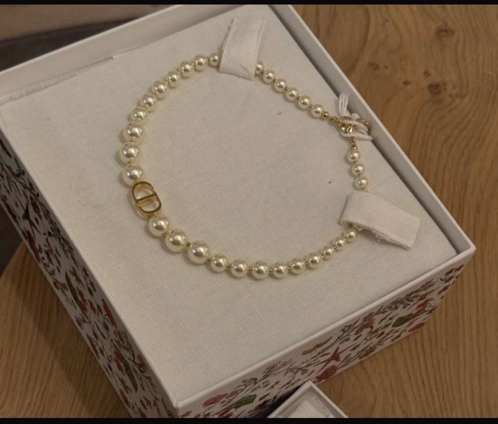 Dior nahrdelnik