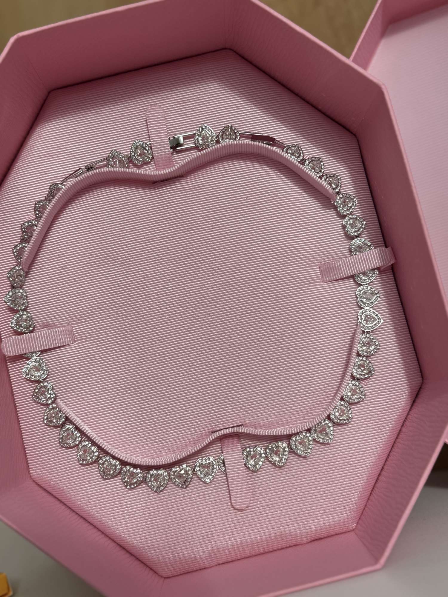 Ariana Grande x Swarovski náhrdelník