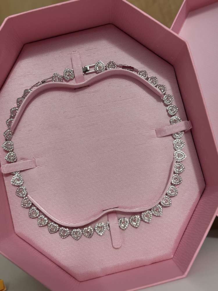 Ariana Grande x Swarovski náhrdelník