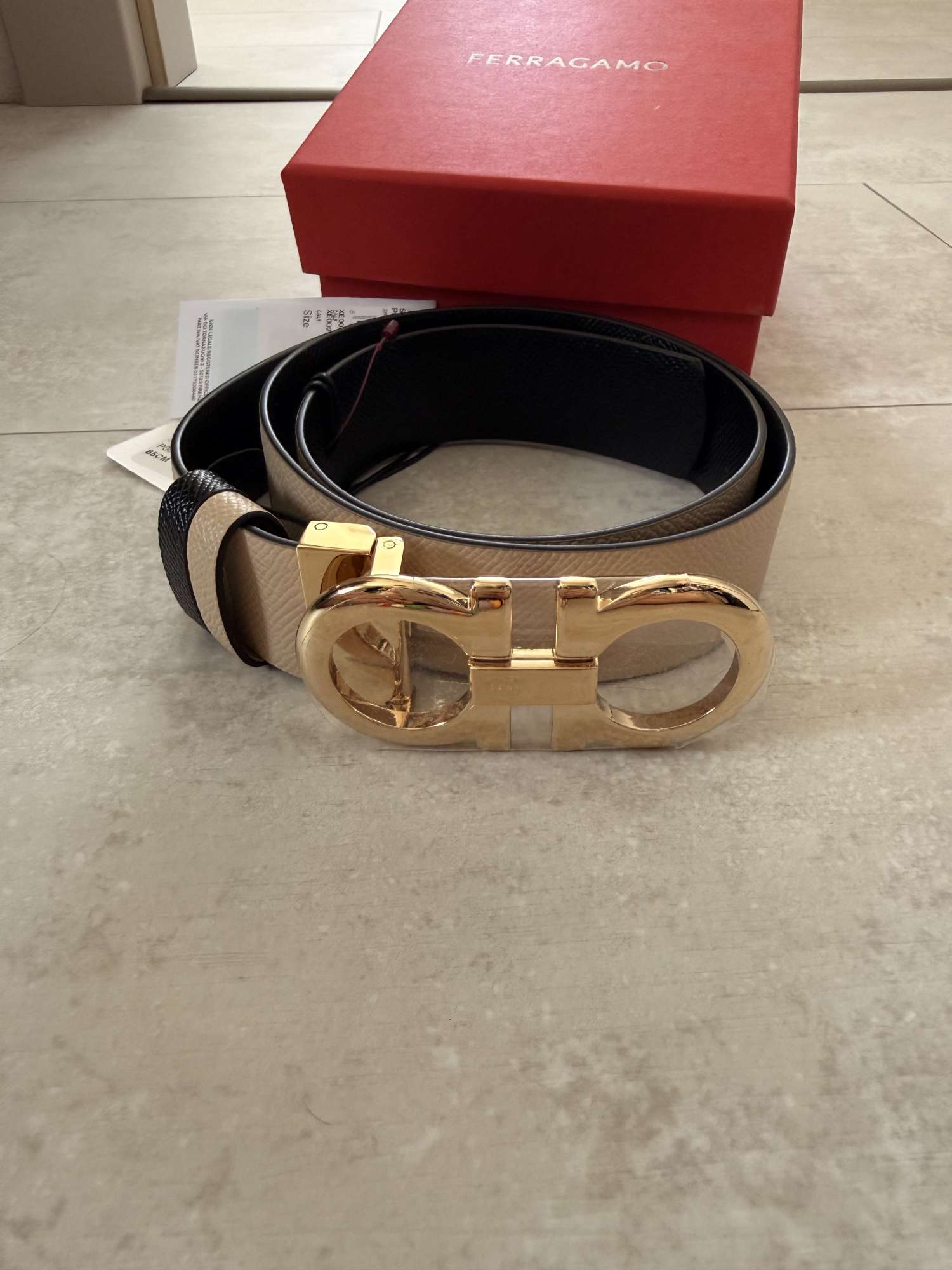 Opasok Salvatore Ferragamo reversible belt