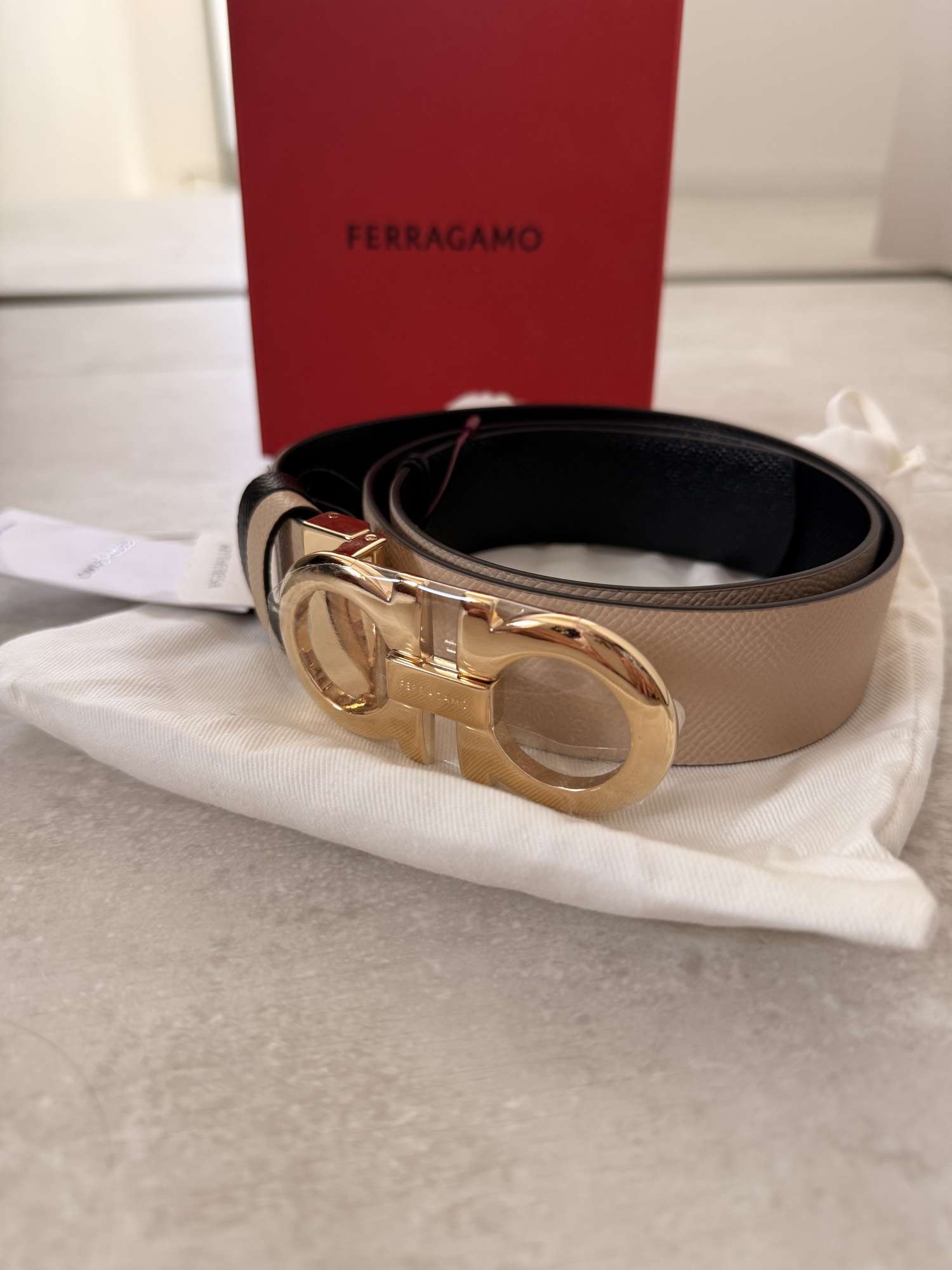Opasok Salvatore Ferragamo reversible belt