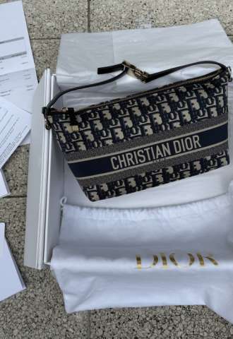 https://www.vipluxury.sk/Christian Dior Medium DiorTravel Nomad Pouch