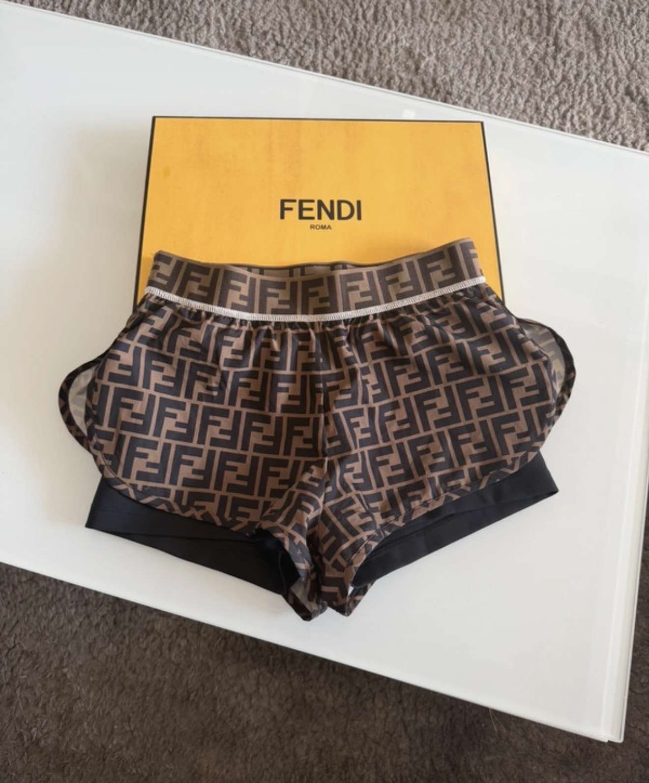 Fendi kratasy