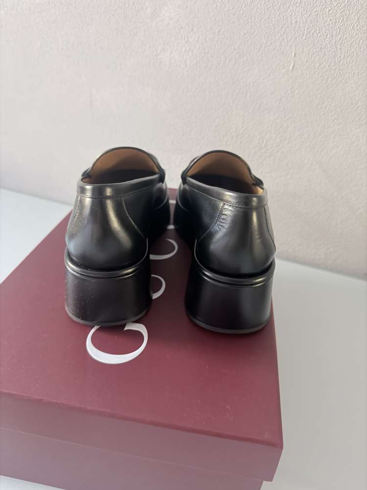 Gucci mokasíny 39