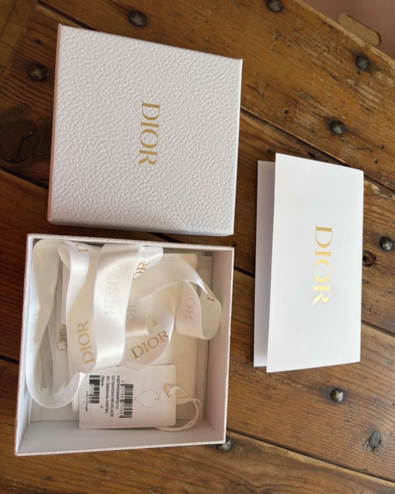 Dior nahrdelnik