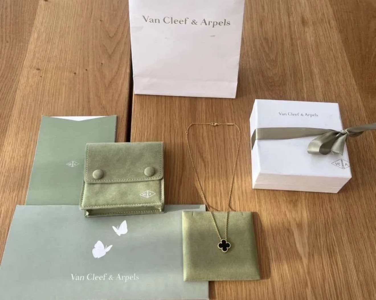Van Cleef arpels nahrdelnik