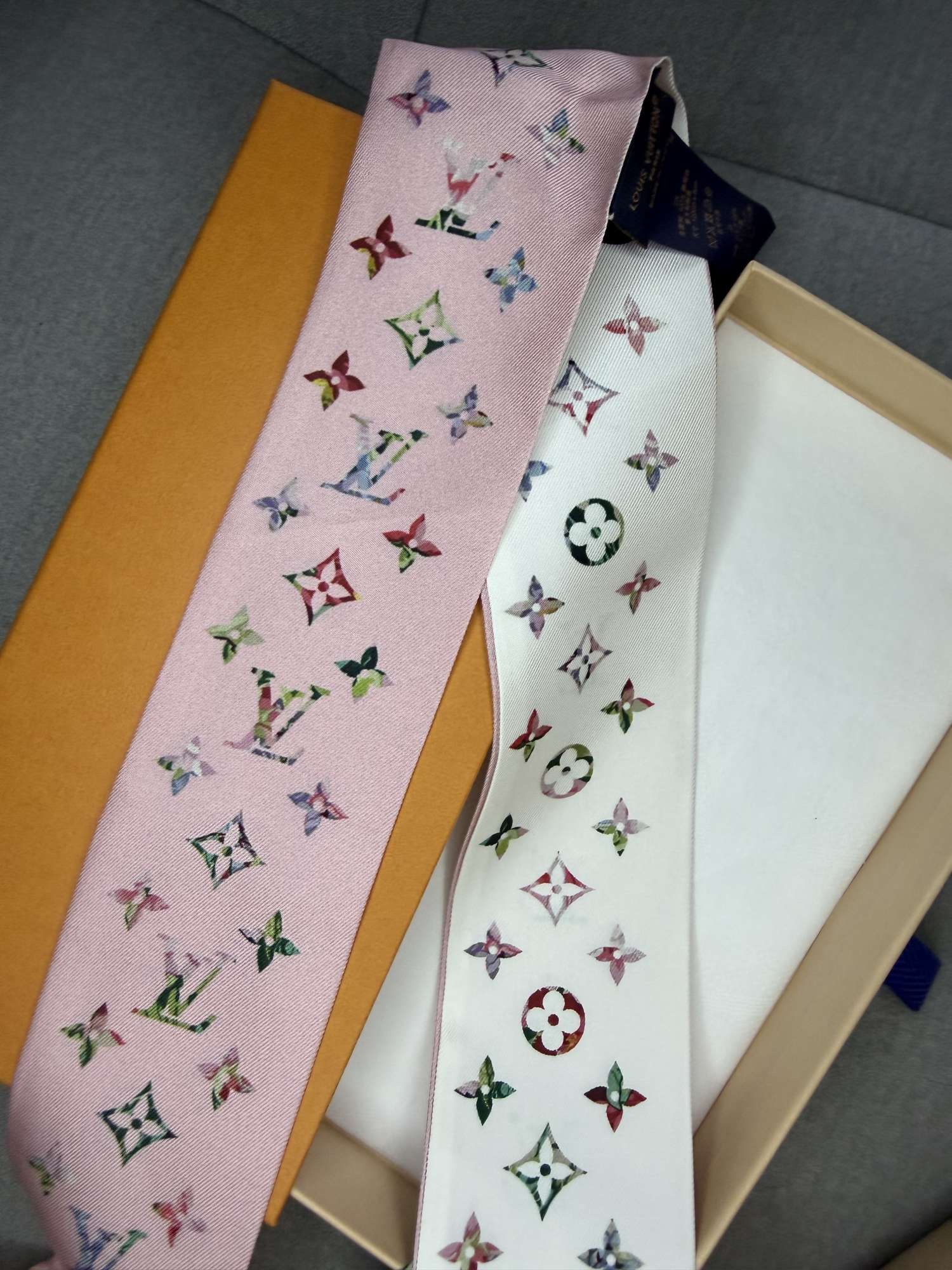 Louis Vuitton bandeau Monogram kvetinová – ružovo-biela, nová s visačkou