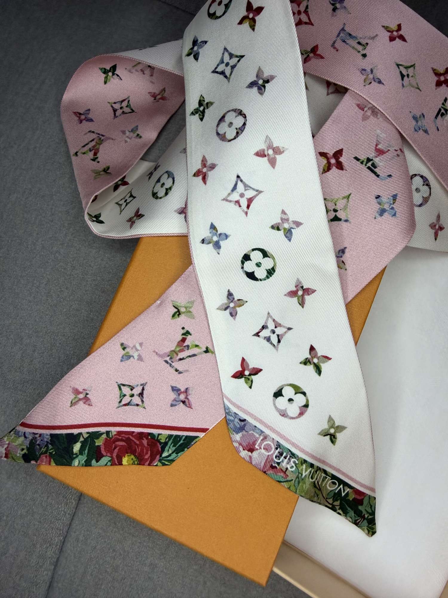 Louis Vuitton bandeau Monogram kvetinová – ružovo-biela, nová s visačkou