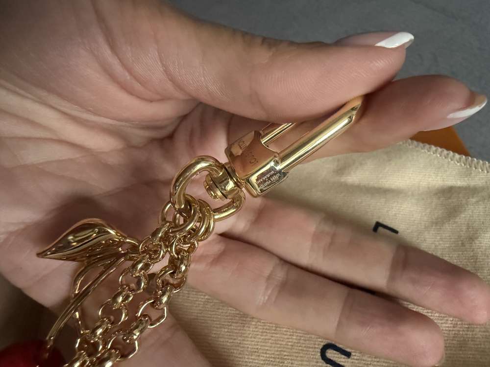 Louis Vuitton × Murakami Cherry Bag Chain 2025 – faktúra, vypredané