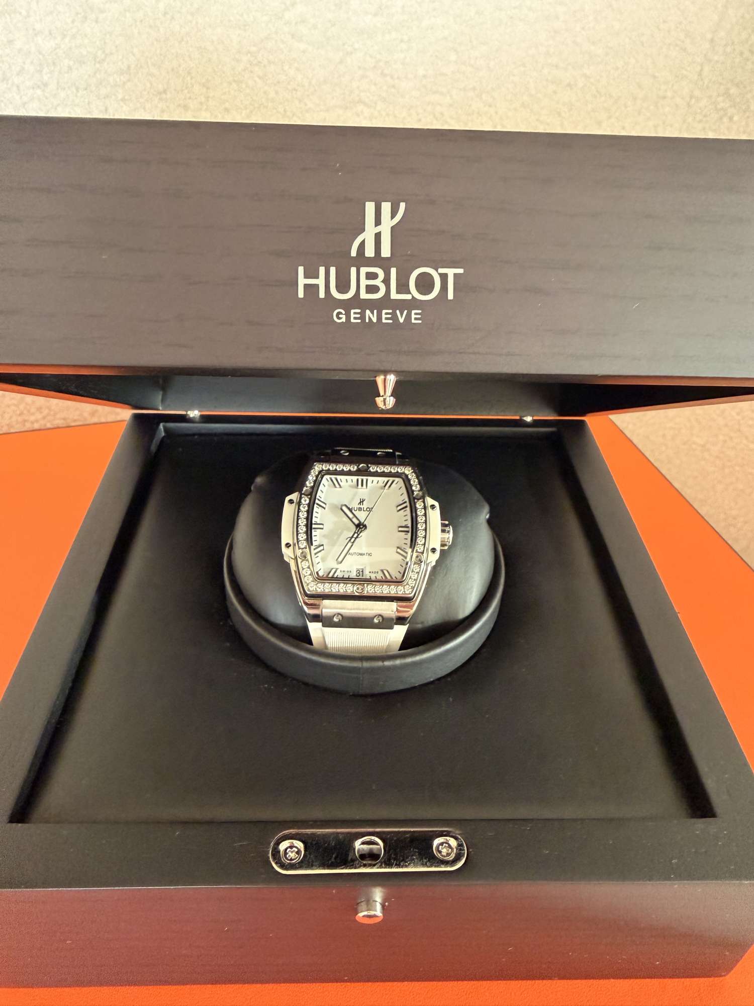 Hublot Spirit of Big Bang Titanium White Diamonds – Full Set