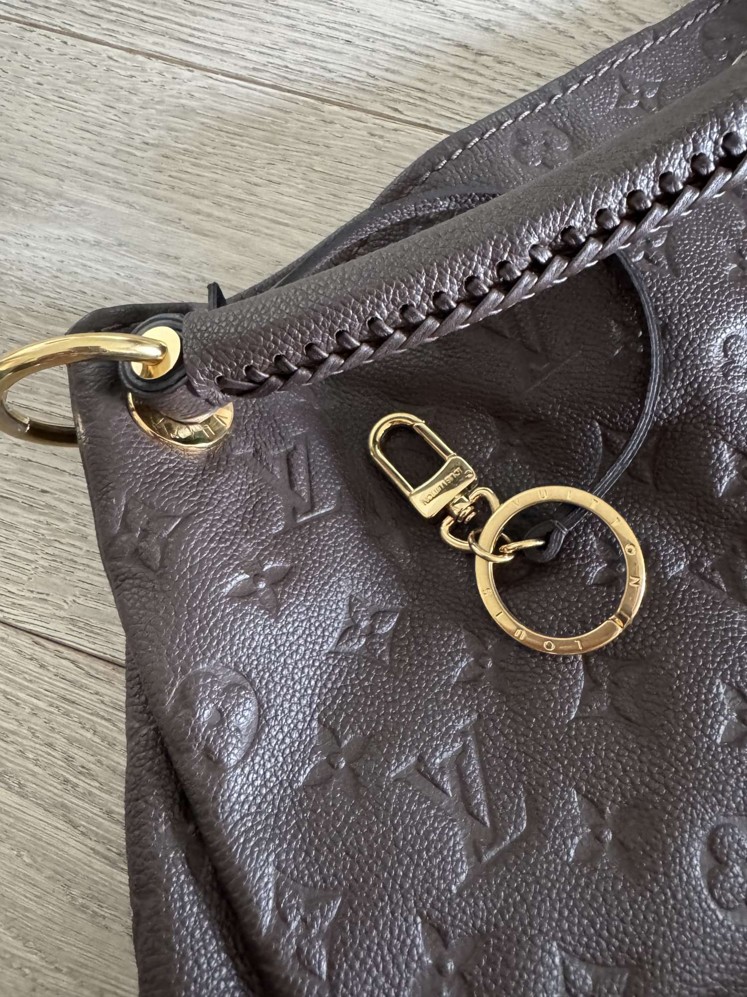 Louis Vuitton (model Artsy MM)