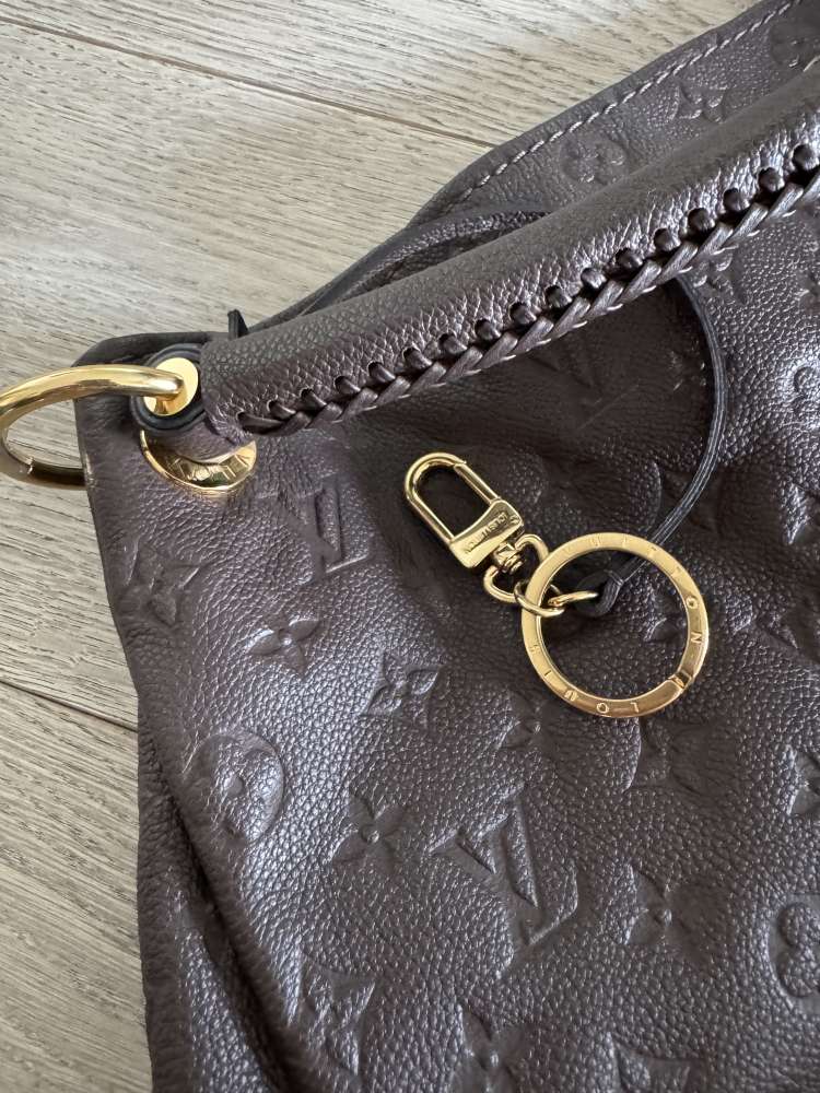 Louis Vuitton (model Artsy MM)