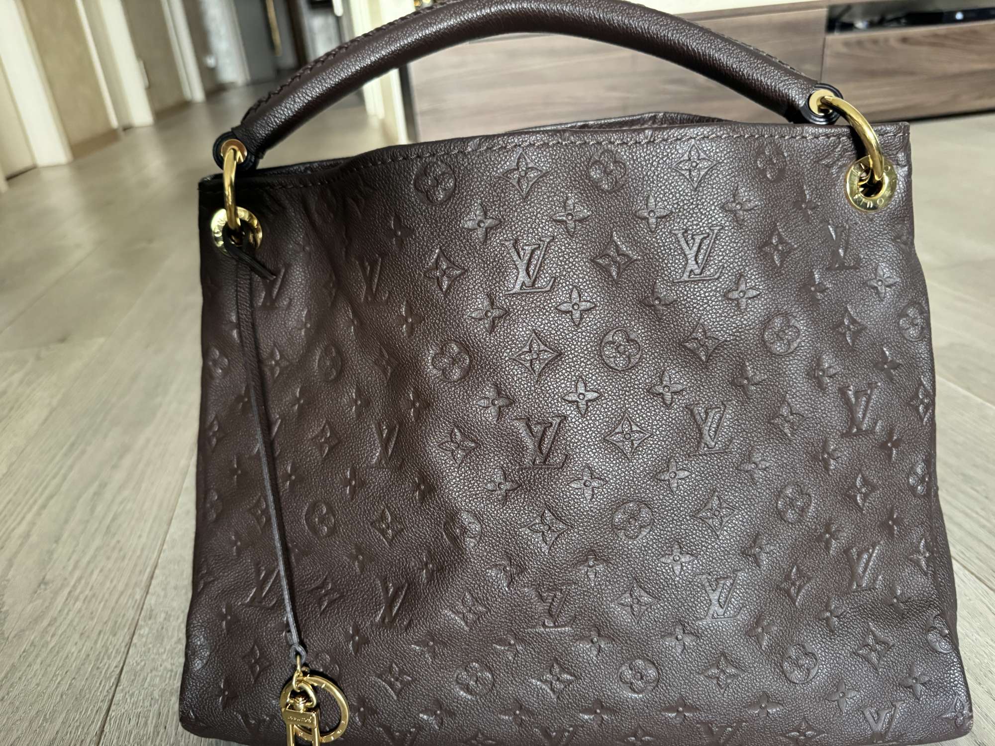 Louis Vuitton (model Artsy MM)