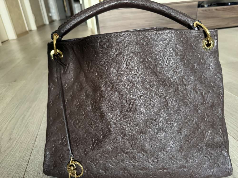 Louis Vuitton (model Artsy MM)