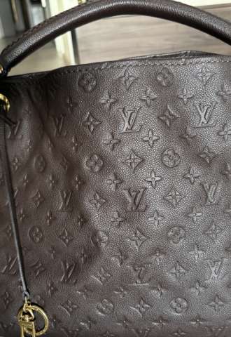 https://www.vipluxury.sk/Louis Vuitton (model Artsy MM)