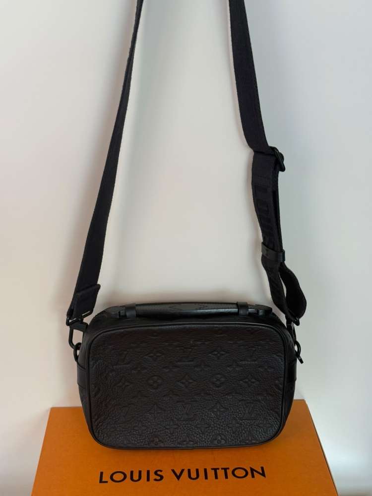 Louis Vuitton crossbody čierna