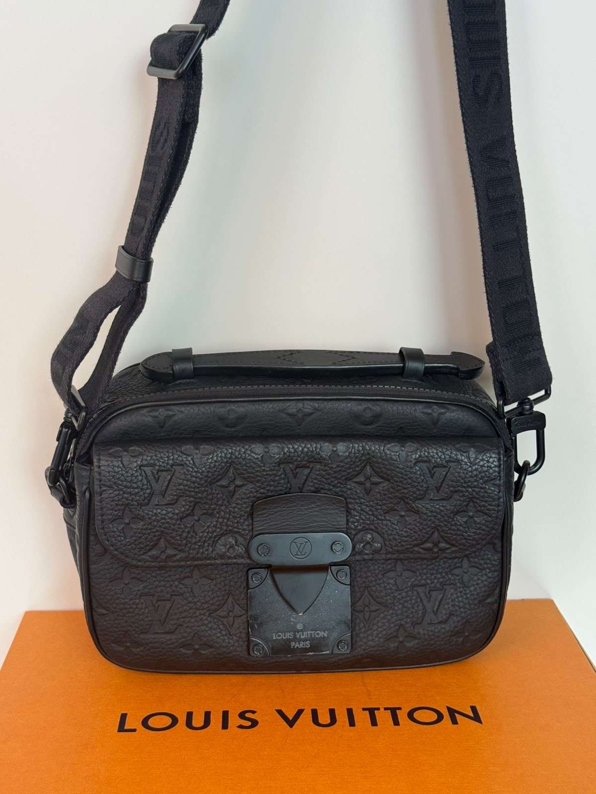 Louis Vuitton crossbody čierna