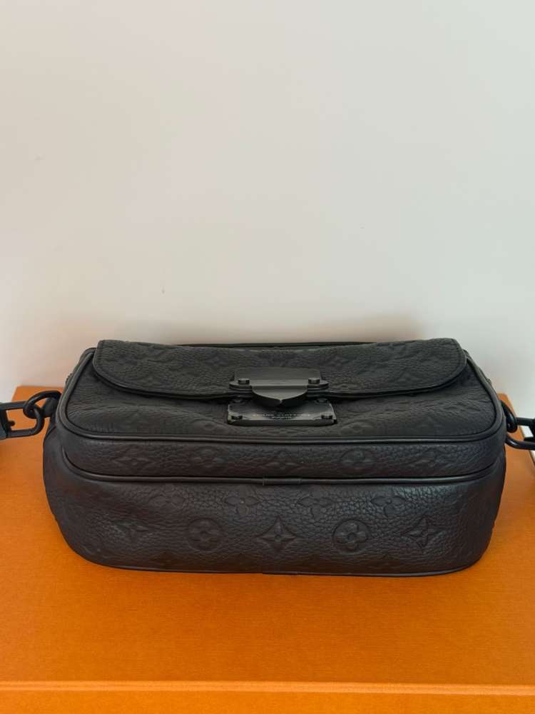 Louis Vuitton crossbody čierna