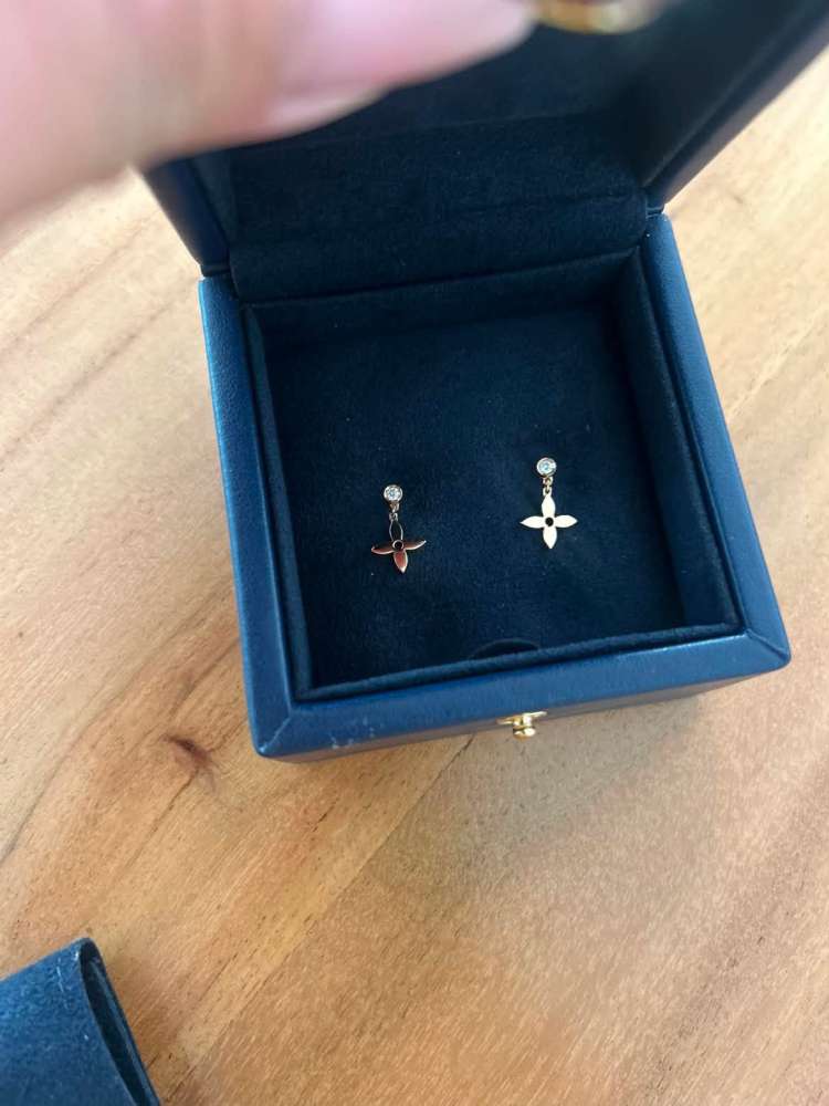 Louis  Vuitton Nausnice
